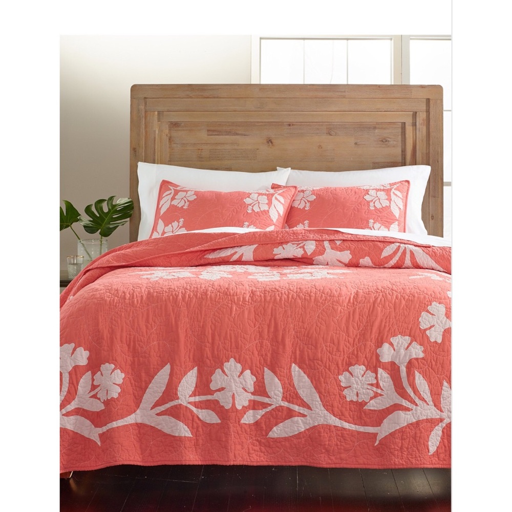 New! Martha Stewart Collection Hibiscus Medallion